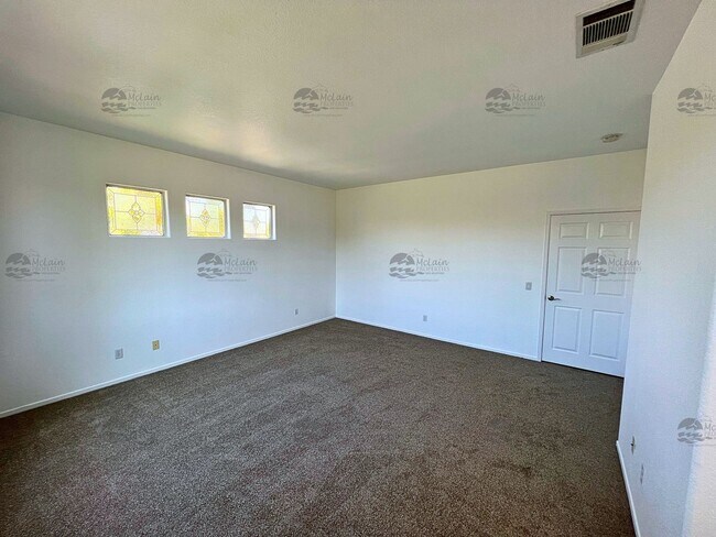 Building Photo - End unit 4 Bedroom House Available Now in ...