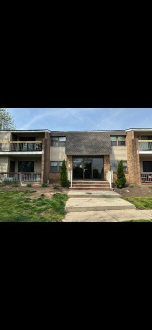 Building Photo - 107 Sharon Garden Ct