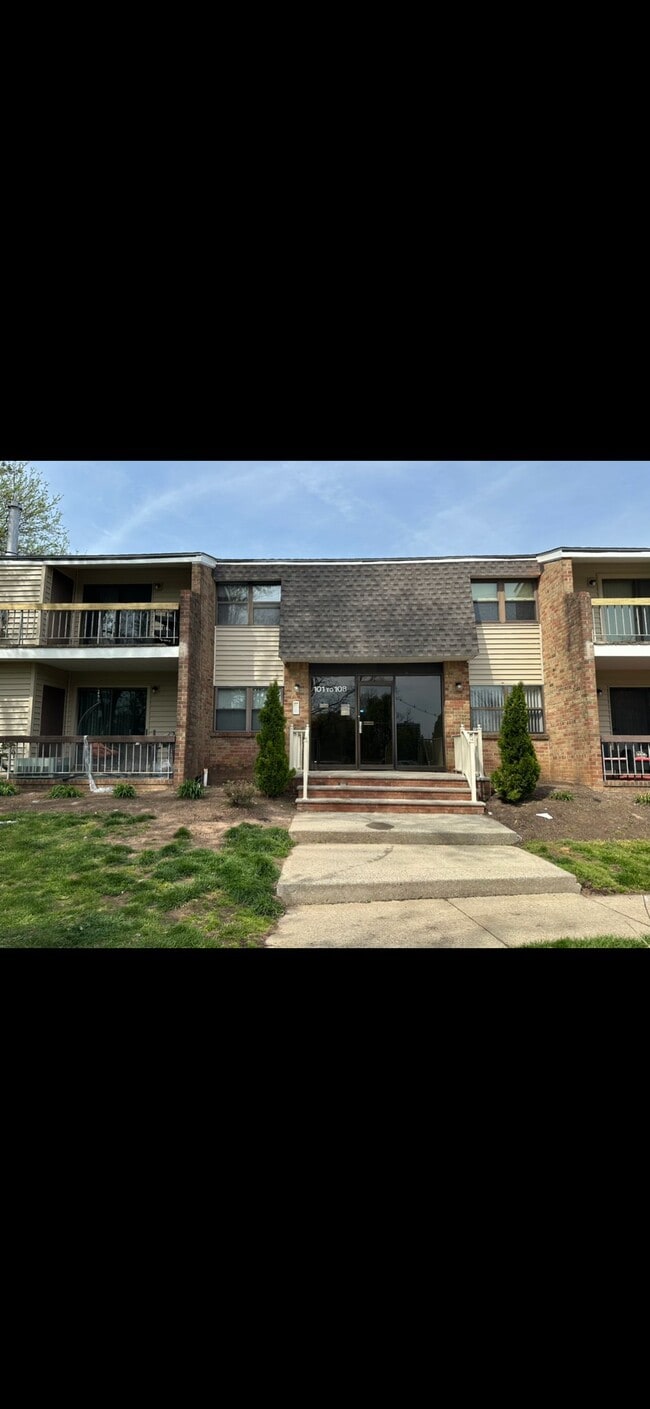 Building Photo - 107 Sharon Garden Ct