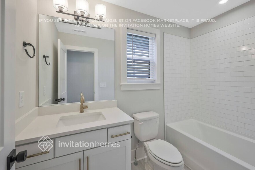 Building Photo - 647 Vernon Ave