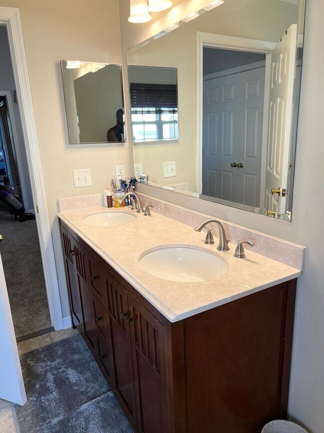 Masters Bathroom - 10835 Vista Gardens Dr