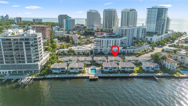 Building Photo - 425 Bayshore Dr