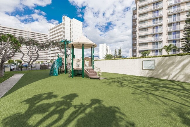 Building Photo - 2/2 Condo with 1 parking in Pool Community
