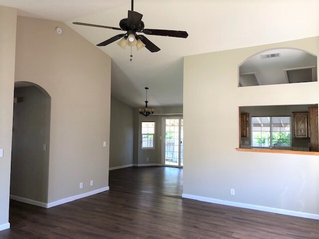 Building Photo - 2158 Robailey Dr