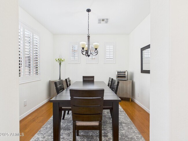 Building Photo - 2326 W Sleepy Ranch Rd