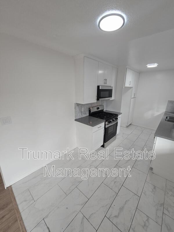 Building Photo - 1705 Fremont Ave