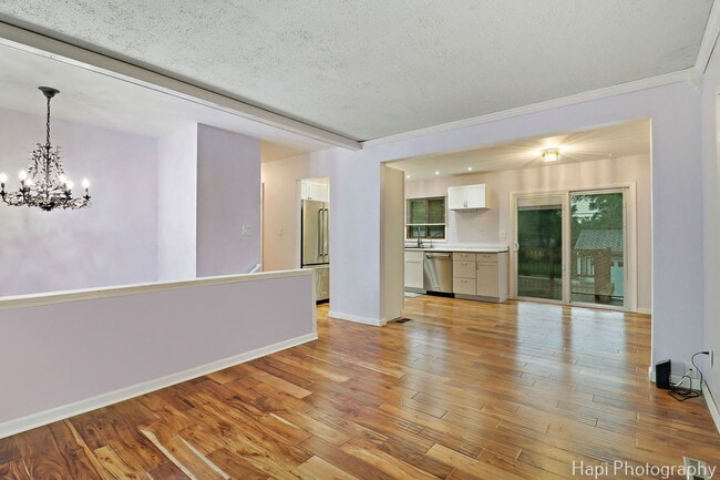 Building Photo - 4703 W Shore Dr