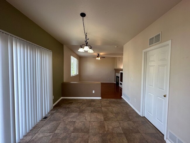 Building Photo - 5 Bed 4 Bath Home in Springs Ranch!!!