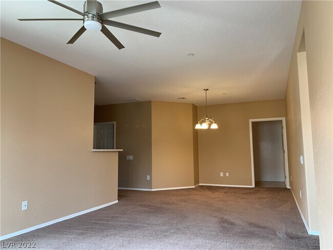 Building Photo - 6868 Sky Pointe Dr