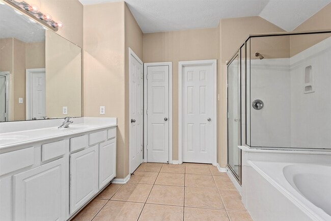 Building Photo - 19 E Twinvale Loop