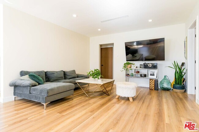 Building Photo - 12023 Collins St