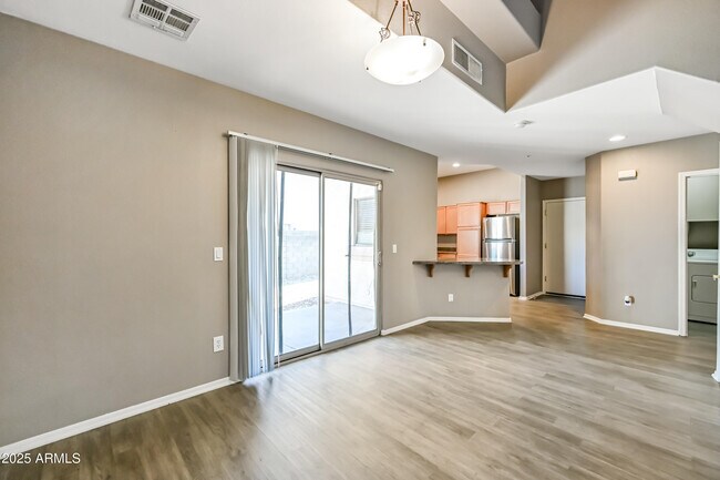 Building Photo - 8053 W Waltann Ln