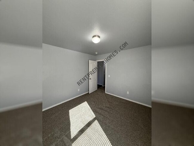 Building Photo - 5004 Hunter Blvd