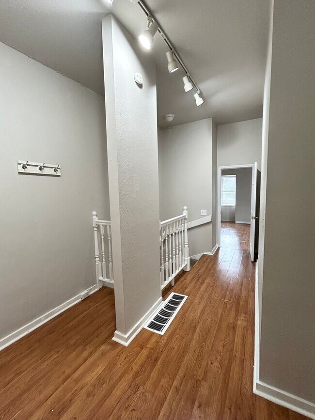 Building Photo - 2300 S 9th St