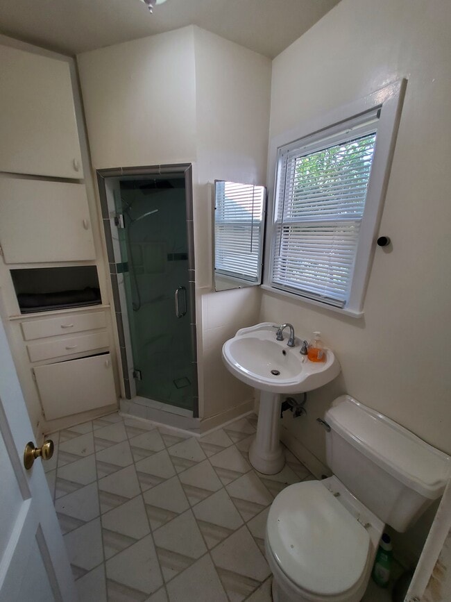 Building Photo - 103 S Ardmore Ave