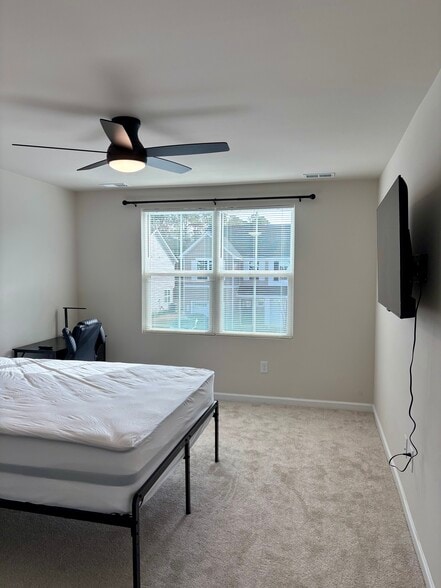 Building Photo - 338 Myrtle Meadows Dr