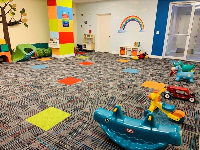 Building Photo - 801 Brickell Key Blvd