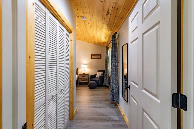 Building Photo - 43 Medina Ct