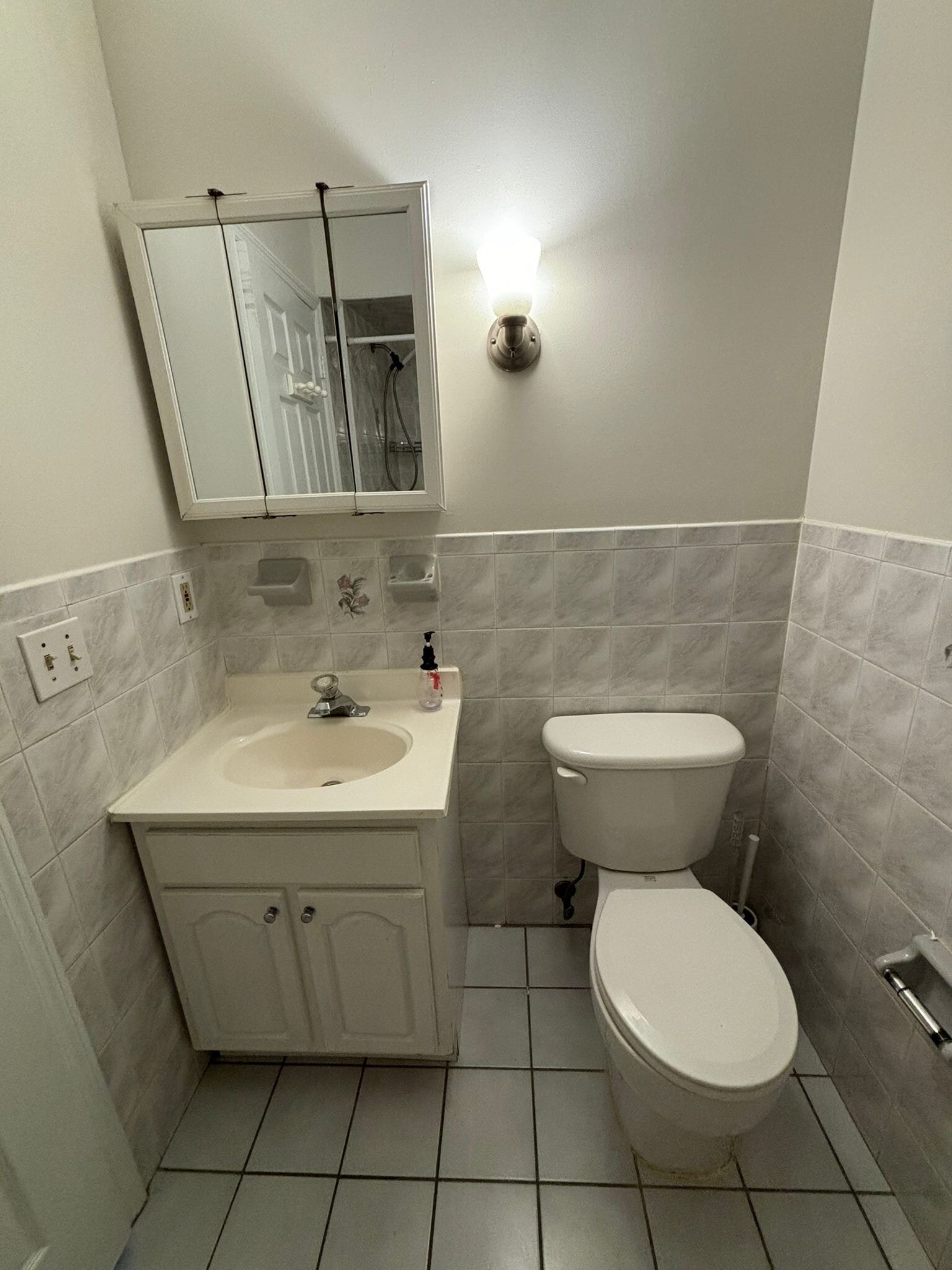 Building Photo - 28 Delavan Pl