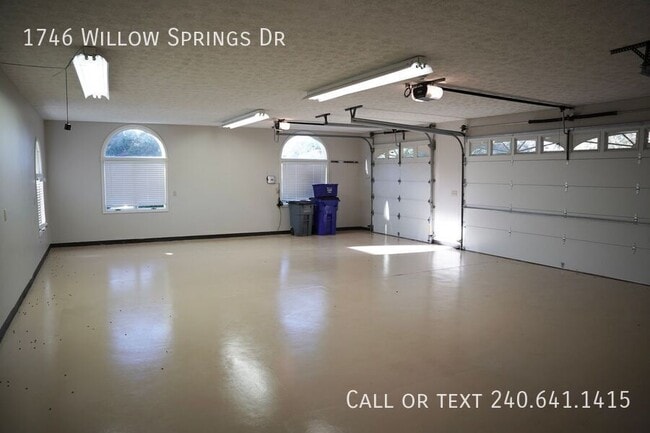 Building Photo - 1746 Willow Springs Dr