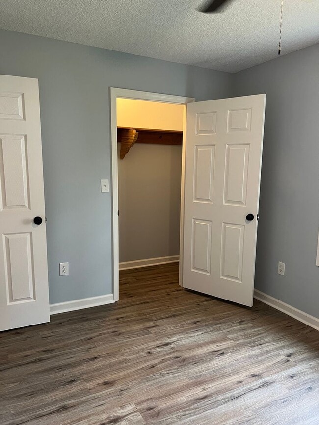 Building Photo - 3 Bedroom 1.5 Bath Home