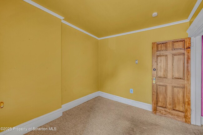 Building Photo - 533 S Franklin St