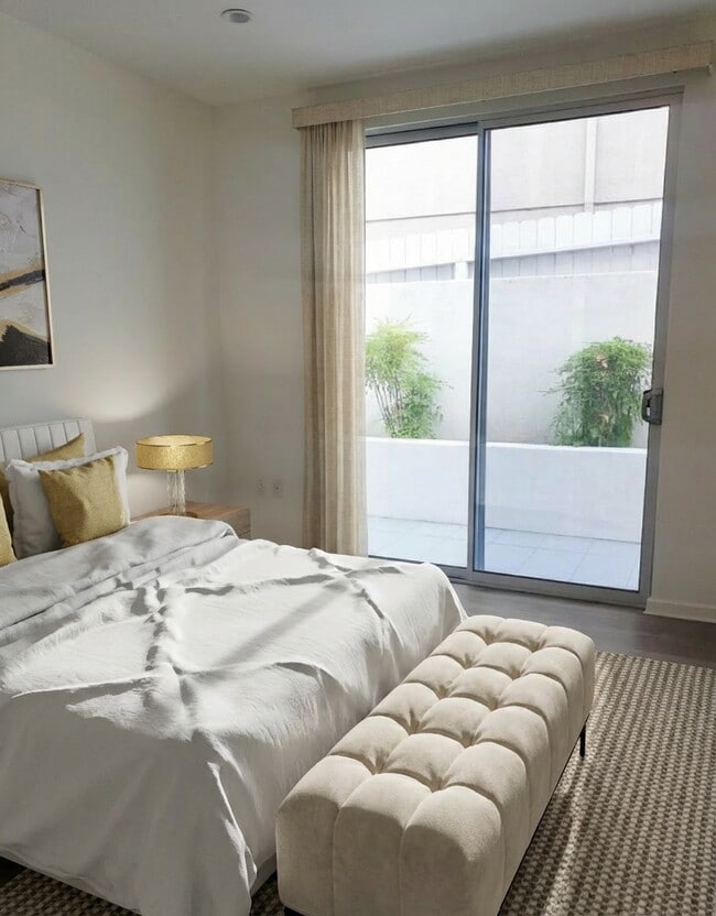 2nd bedroom - 1611 S Beverly Glen Blvd