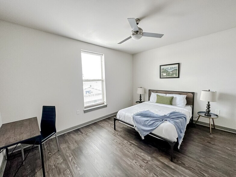 Building Photo - 111 E 4th St