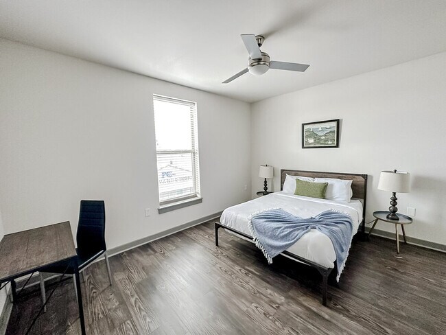 Building Photo - 111 E 4th St