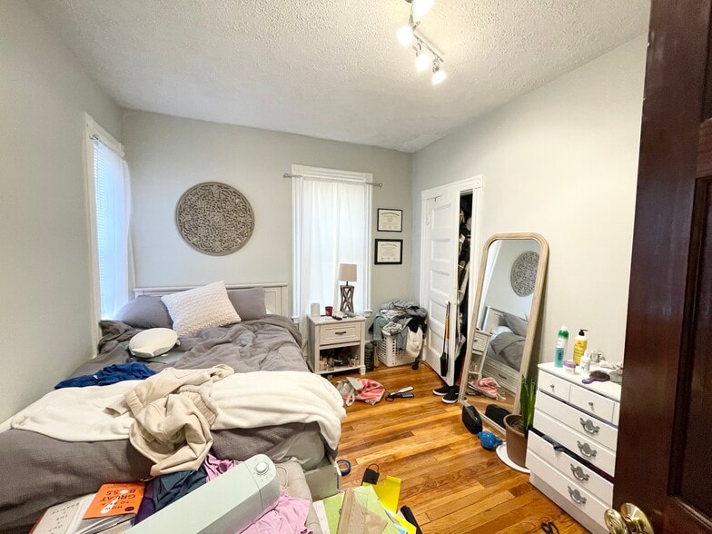 Building Photo - 24 Pond St