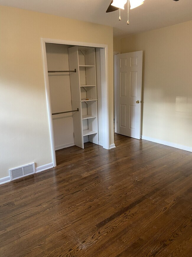 Building Photo - 13 Ellen Lane