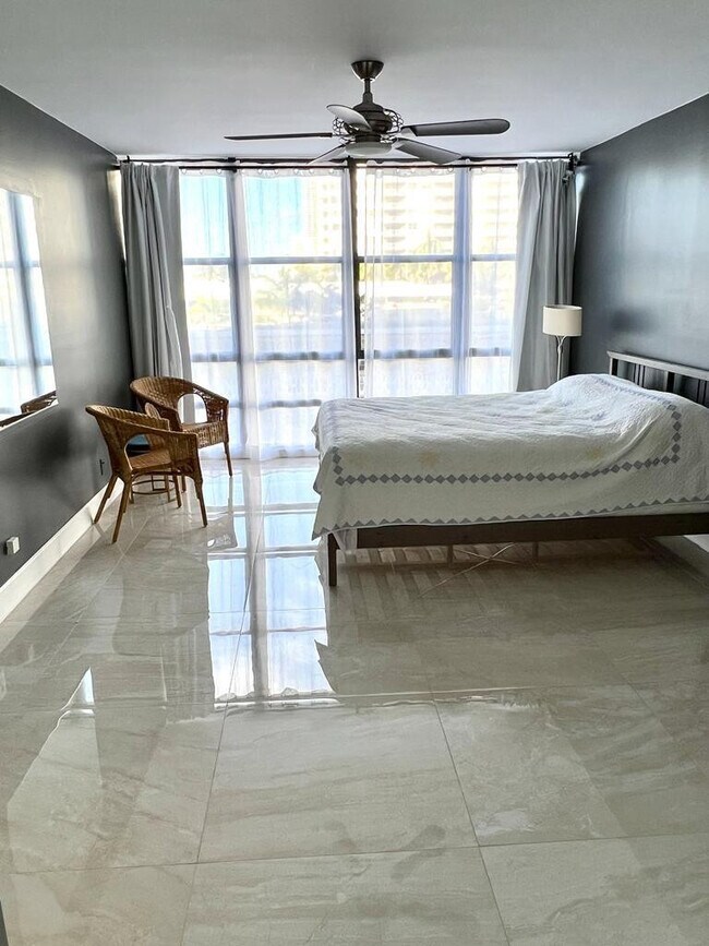 Building Photo - 2017 S Ocean Dr