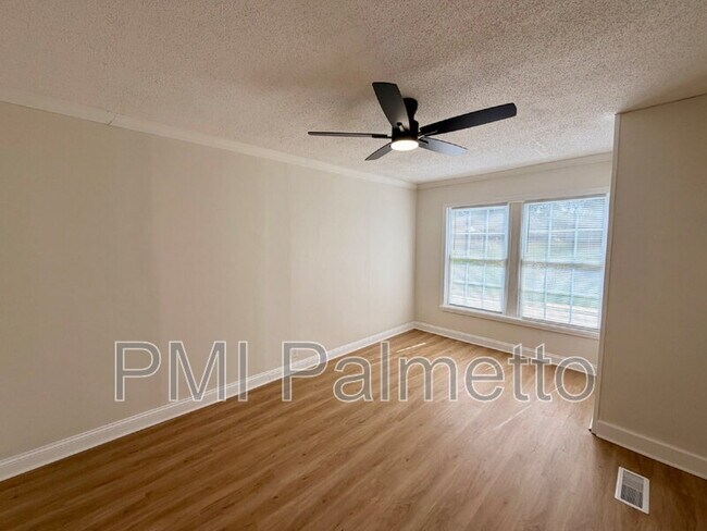 Building Photo - 725 Brooks Ave