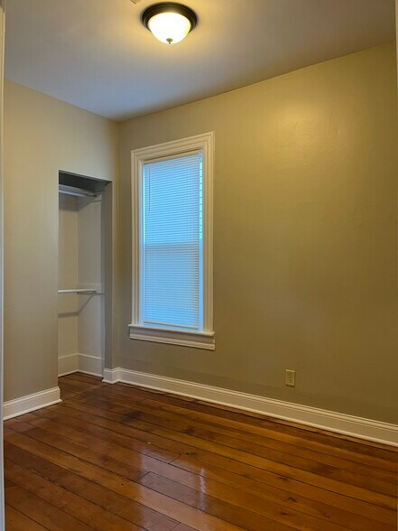 Building Photo - 814 E Lincoln Ave