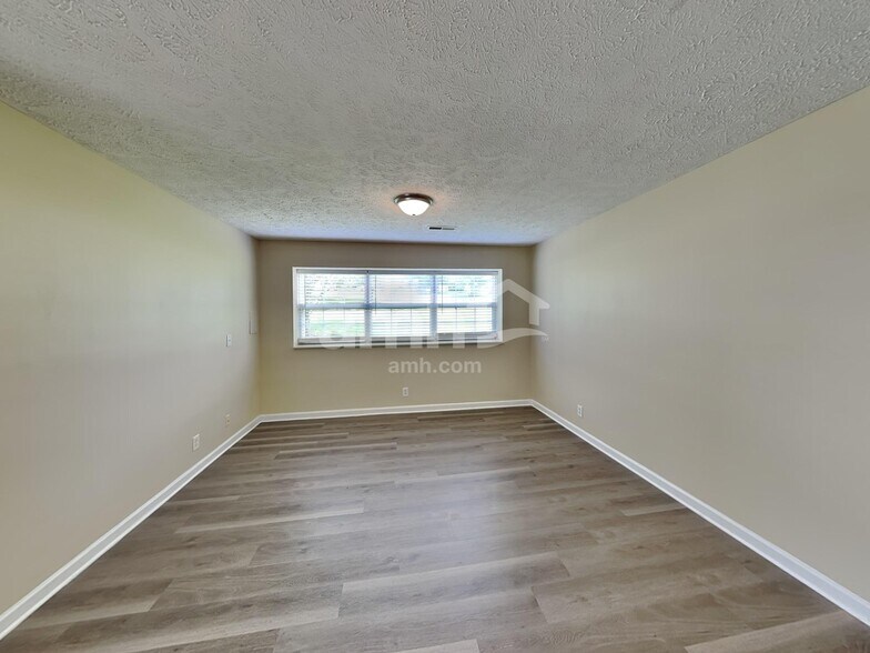 Building Photo - 3000 S Waterford Ct