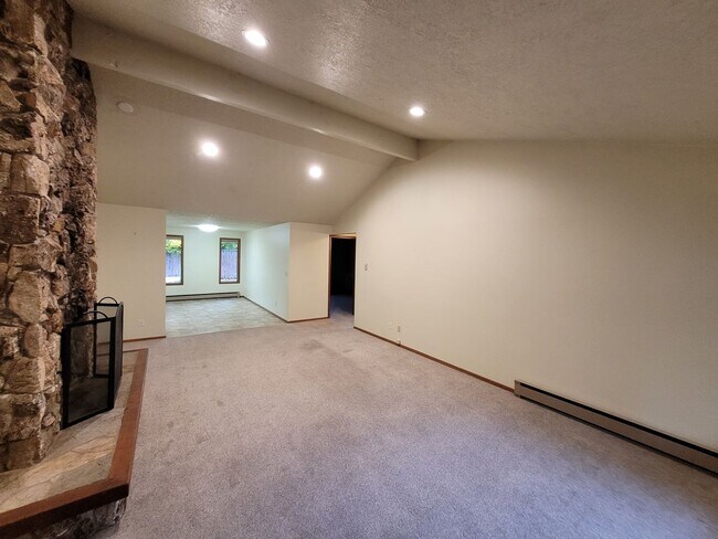 Building Photo - 5085 Kaufman Loop SE