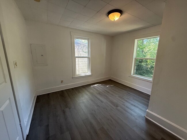 Building Photo - 853 S Nettleton Ave