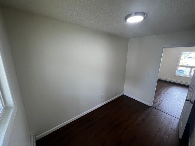 Building Photo - 2211 S Barnette St