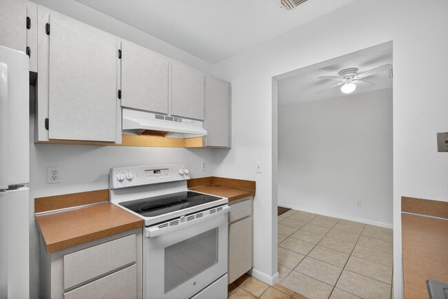 Building Photo - 8585 SE Church St