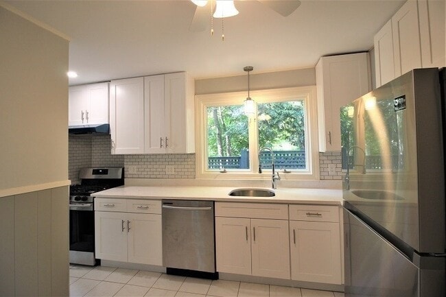 Building Photo - 8 Thurston Rd