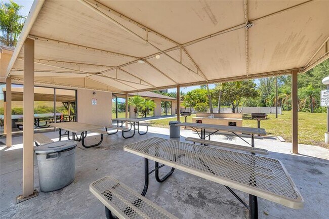 Building Photo - 4550 NW 18th Ave