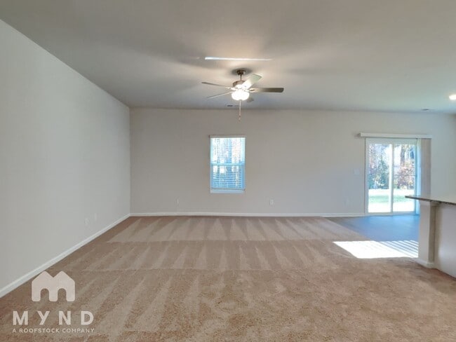 Building Photo - 132 Everglade Wy