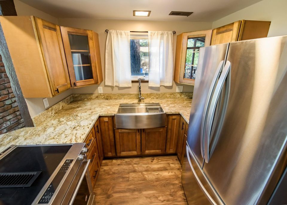 Building Photo - 1097 Club View Dr