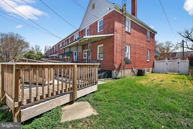 Building Photo - 1870 Yakona Rd