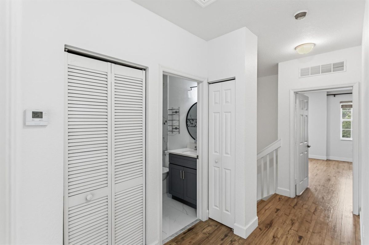 Building Photo - 5056 SW 141st Ave