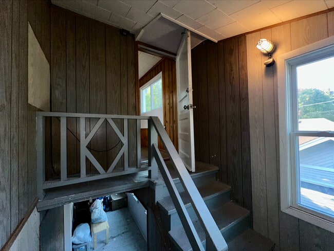 Building Photo - 5058 W Carmen Ave