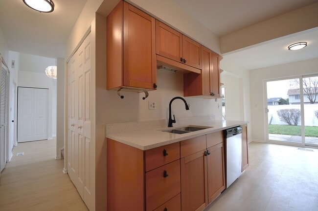 Building Photo - 1151 Longford Rd