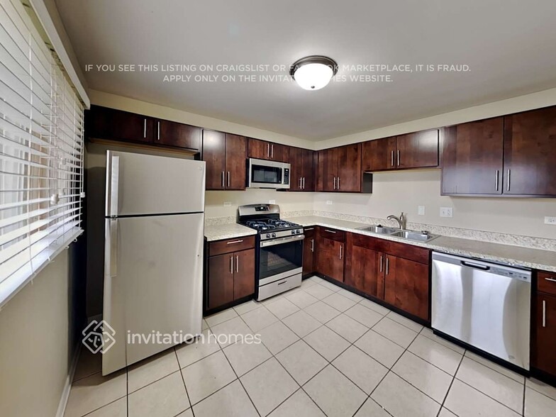 Building Photo - 1550 E Anderson Dr