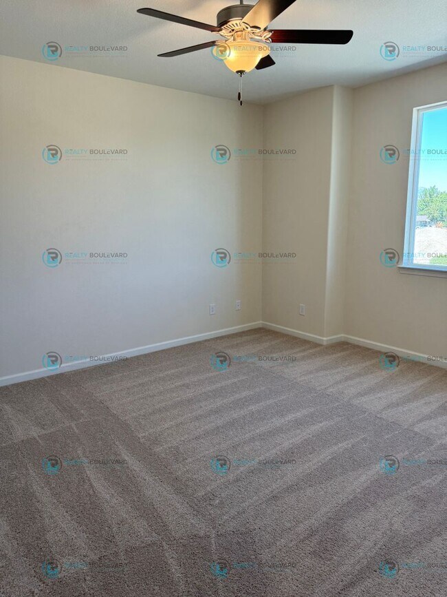 Building Photo - 3-Bedroom 2.5 Bathroom 2 car garage Condo in Carson City