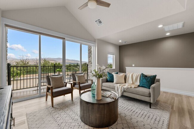 Building Photo - 2213 S Federal Way